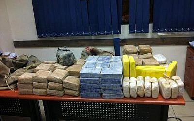 Photo d'illustration de cocaïne et d'héroïne confisquées par la police israélienne en 2012. (Police israélienne)