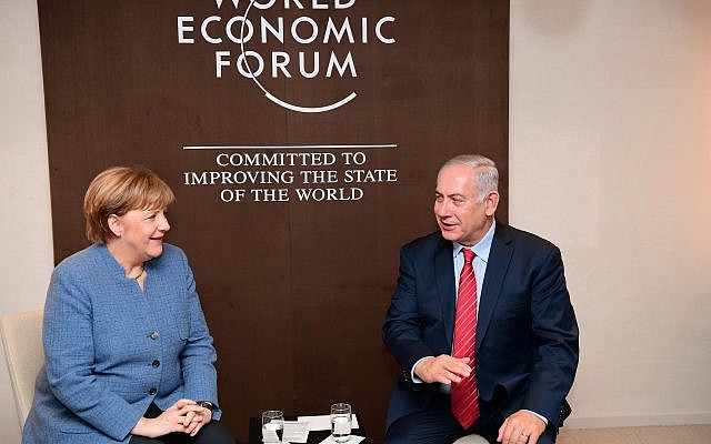 Le Premier ministre Benjamin Netanyahu rencontre la chancelière allemande Angela Merkel à Davos, en Suisse le 4 janvier 2018 (Crédit : Amos Ben Gershon/ GPO) Le Premier ministre Benjamin Netanyahu rencontre la chancelière allemande Angela Merkel à Davos, en Suisse le 4 janvier 2018 (Crédit : Amos Ben Gershon/ GPO)