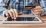 Photo d'illustration d'un achat en ligne (Crédit :  Poike, via iStock by Getty Images)