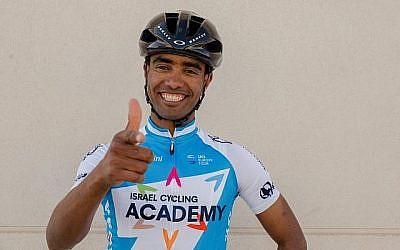 L'Israel Cycling Academy a signé Awet Gebremedhin, un réfugié érythréen de 25 ans vivant actuellement en Suède, le 8 janvier 2018. (courtesy Israel Cycling Academy)