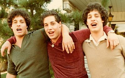 David Kellman, Eddy Galland et Bobby Shafran apparaissent dans "Three Identical Strangers", un film de Tim Wardle qui fait partie de la sélection officielle du prix du meilleur documentaire américain au festival du film de Sundance 2018 (Autorisation :  Sundance Institute)