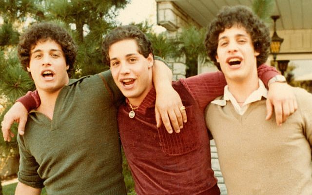 David Kellman, Eddy Galland et Bobby Shafran apparaissent dans "Three Identical Strangers", un film de Tim Wardle qui fait partie de la sélection officielle du prix du meilleur documentaire américain au festival du film de Sundance 2018 (Autorisation : Sundance Institute) David Kellman, Eddy Galland et Bobby Shafran apparaissent dans "Three Identical Strangers", un film de Tim Wardle qui fait partie de la sélection officielle du prix du meilleur documentaire américain au festival du film de Sundance 2018 (Autorisation : Sundance Institute)