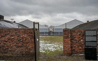 Cette photo prise le 2 décembre 2016, à Oswiecim (Auschwitz), en Pologne, montre des baraquements dans l'ancien camp de concentration nazi (AFP/Bartosz Siedlik)