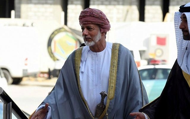 Le ministre des Affaires étrangères omanais Yussef bin Alawi arrive pour assister à la 136e réunion ordinaire du Conseil de coopération du Golfe (CCG), le 15 septembre 2015, dans la capitale saoudienne Riyad. (AFP Photo/Fayez Nureldine) Le ministre des Affaires étrangères omanais Yussef bin Alawi arrive pour assister à la 136e réunion ordinaire du Conseil de coopération du Golfe (CCG), le 15 septembre 2015, dans la capitale saoudienne Riyad. (AFP Photo/Fayez Nureldine)