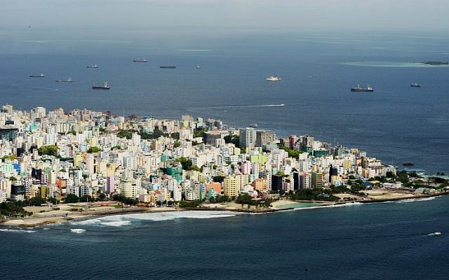 Cette photo prise le 11 septembre 2013 montre une vue aérienne de l'île de Malé, capitale des Maldives (Roberto Schmidt / AFP) Cette photo prise le 11 septembre 2013 montre une vue aérienne de l'île de Malé, capitale des Maldives (Roberto Schmidt / AFP)