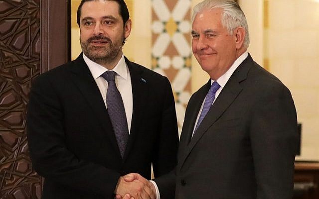 Le secrétaire d'Etat américain Rex Tillerson, à droite, serre la main du Premier ministre libanais Saad Hariri au parlais gouvernemental de Beyrouth, le 15 février 2018 (Crédit :AFP PHOTO / ANWAR AMRO) Le secrétaire d'Etat américain Rex Tillerson, à droite, serre la main du Premier ministre libanais Saad Hariri au parlais gouvernemental de Beyrouth, le 15 février 2018 (Crédit :AFP PHOTO / ANWAR AMRO)