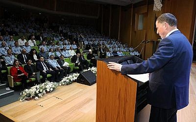 Le président de la Knesset, Yuli Edelstein, lors d'un événement organisé par la Knesset en l'honneur de la police israélienne, le 5 janvier 2018 (Yitzhak Harari / Knesset)