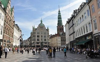 Une place à Copenhague, Danemark, fichier photo (CC-BY Furya/Wikimedia Commons)