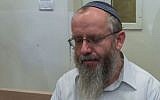 Le rabbin Ezra Sheinberg est traduit en justice devant le tribunal de première instance de Kiryat Shmona le 2 juillet 2015. (Bâle Awidat/Flash90)