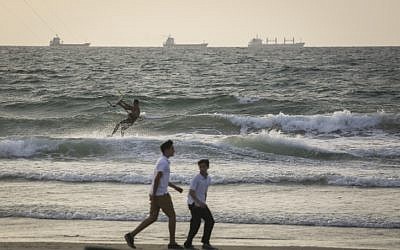 Illustration : Une plage à proximité de Haïfa, le 14 septembre 2015 (Crédit :  Hadas Parush/Flash90 )