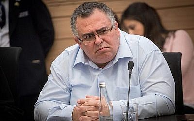 Le député du Likud David Bitan assiste à une réunion du comité à la Knesset le 5 février 2018. (Miriam Alster/Flash90)
