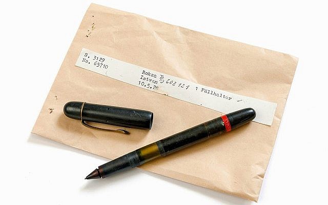 L'ITS cherche à rendre la bague de mariage d' Antal Grunfeld; victime de la Shoah, à sa famille à travers la campagne #StolenMemory. (Crédit : Cornelis Gollhardt/ITS)