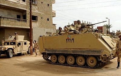 Illustration : Les forces de sécurité égyptiennes dans le Sinaï, juillet 2013. (Mohamed El-Sherbeny /AFP)