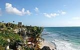 Illustration : Une plage à Tulum, au Mexique. (Crédit : Capture d'écran/YouTube)