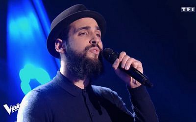 Le chanteur Alliel, 27 ans et père de 4 enfants, a passé avec succès sa première édition lors de l'émission The Voice (Crédit: capture d'écran Youtube/TF1)
