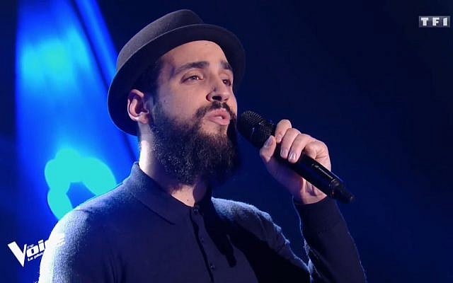 Le chanteur Alliel, 27 ans et père de 4 enfants, a passé avec succès sa première édition lors de l'émission The Voice (Crédit: capture d'écran Youtube/TF1) Le chanteur Alliel, 27 ans et père de 4 enfants, a passé avec succès sa première édition lors de l'émission The Voice (Crédit: capture d'écran Youtube/TF1)