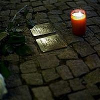 Illustration de "Stolpersteine" (pierres d'achoppement) à Berlin, le 9 novembre 2013. (AFP/Johannes Eisele)