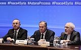 Le ministre russe des Affaires étrangères Sergueï Lavrov (au centre), le ministre iranien des Affaires étrangères Mohammad Javad Zarif (à droite) et le ministre turc des Affaires étrangères Mevlut Cavusoglu assistent à une réunion sur la Syrie à Astana, au Kazakhstan, le 16 mars 2018 (Crédit : AFP PHOTO / Alexey FILIPPOV)