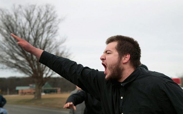 Les nationalistes blancs s'affrontent avec les contre-manifestants avant le début d'un discours du nationaliste blanc Richard Spencer, qui a popularisé le terme "alt-right", à la Michigan State University le 5 mars 2018 à East Lansing, Michigan. (Scott Olson/Getty Images/AFP)