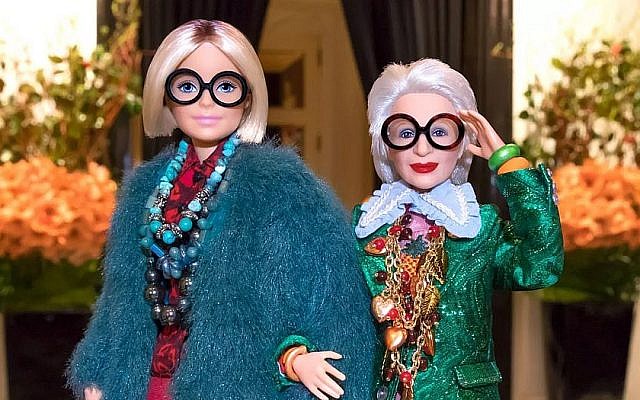 Une poupée Barbie à l'image d'Iris Apfel, à droite (Crédit : Autorisation Mattel Inc. via JTA)