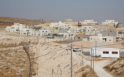Un nouveau projet de logement en construction dans l'implantation israélienne de Nokdim, le 24 octobre 2017 (Crédit : Gershon Elinson/Flash90)
