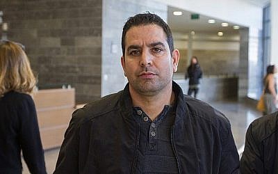 Le 26 décembre 2017, Menny Naftali, ancien gardien de la résidence du Premier ministre, s'est rendu au tribunal d'Herzliya. (Flash90)