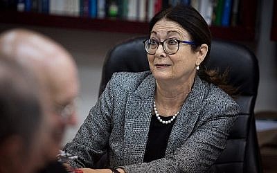 La présidente de la Cour suprême Esther Hayut lors d'une réunion du Comité de sélection des juges israéliens au ministère de la Justice à Jérusalem le 22 février 2018. (Hadas Parush/Flash 90)