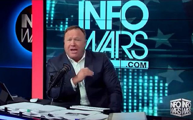 Capture d'écran non-datée de l'animateur d'Infowars, Alex Jones. (Capture d'écran : Vimeo) Capture d'écran non-datée de l'animateur d'Infowars, Alex Jones. (Capture d'écran : Vimeo)