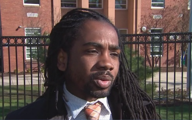 Trayon White, membre du Conseil de Washington (D-Ward 8), s'excuse pour la vidéo dans laquelle il fait allusion à la théorie du complot antisémite. (Capture d'écran FOX5) Trayon White, membre du Conseil de Washington (D-Ward 8), s'excuse pour la vidéo dans laquelle il fait allusion à la théorie du complot antisémite. (Capture d'écran FOX5)