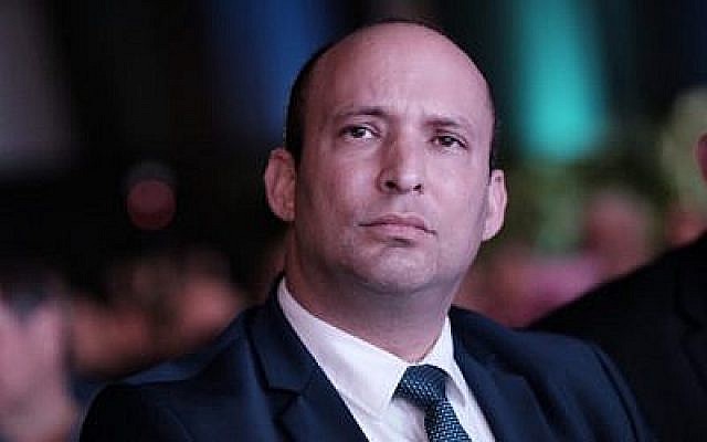 Le ministre de l’Education, Naftali Bennett, assiste à la conférence Muni Expo 2018 au Centre des congrès de Tel Aviv, le 14 février 2018 (Tomer Neuberg / Flash90)