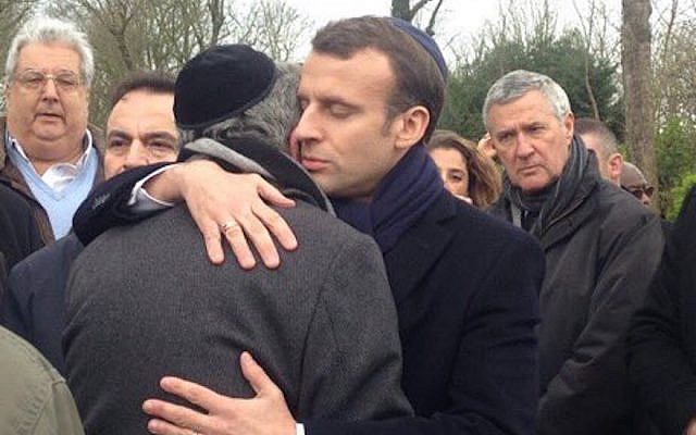 Le président français Emmanuel Macron lors des funérailles de Mireille Knoll, survivante de l'Holocauste, le 28 mars 2018 (Abraham Ben Isaac / Twitter via JTA) Le président français Emmanuel Macron lors des funérailles de Mireille Knoll, survivante de l'Holocauste, le 28 mars 2018 (Abraham Ben Isaac / Twitter via JTA)