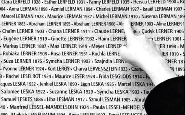 Le nom du père Lucienne Nayet, Michel Lerman, au Mémorial de la Shoah (Crédit: capture d'écran Youtube/Catherine Lairaud)