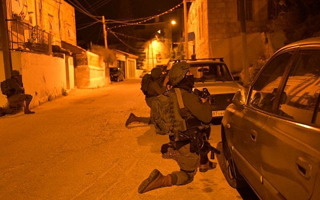 Photo d'illustration : Les forces israéliennes opérant à Naplouse dans une photo publiée par Tsahal le 18 mars 2018. (Porte-parole de Tsahal) Photo d'illustration : Les forces israéliennes opérant à Naplouse dans une photo publiée par Tsahal le 18 mars 2018. (Porte-parole de Tsahal)