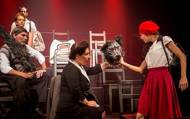 Une scène de 'Tehila' par S.Y. Agnon, Khan Theatre Company. (Yael Ilan)