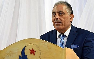 Simon Slama, candidat juif sur une liste islamiste Ennahda  aux élections municipales de Monastir, en Tunisie, le 14 avril 2018. (Crédit :AFP Photo/Bechir Taieb)