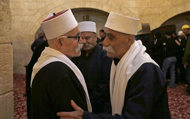 Des membres de la communauté druze d'Israël participent à une célébration au tombeau sacré de Nebi Shu'eib dans le nord d'Israël le 25 avril 2018. (AFP Photo Jalaa/Marey)