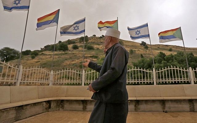Des membres de la communauté druze d'Israël arrivent pour assister à une célébration sur la tombe sacrée de Nebi Shu'eib dans le nord d'Israël le 25 avril 2018. (AFP Photo Jalaa/Marey) Des membres de la communauté druze d'Israël arrivent pour assister à une célébration sur la tombe sacrée de Nebi Shu'eib dans le nord d'Israël le 25 avril 2018. (AFP Photo Jalaa/Marey)