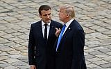 Le président français Emmanuel Macron son homologue américain Donald Trump aux Invalides à Paris, le 13 juiillet 2017. (Crédit : AFP/Bertrand Guay)