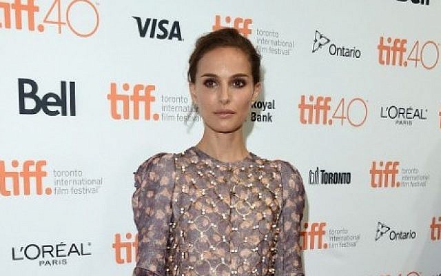L'actrice Natalie Portman assiste à la 4e soirée annuelle de levée de fonds du Festival international du film de Toronto 2015 au TIFF Bell Lightbox, Toronto, Canada, le 9 septembre 2015. (Jason Merritt/Getty Images/AFP) L'actrice Natalie Portman assiste à la 4e soirée annuelle de levée de fonds du Festival international du film de Toronto 2015 au TIFF Bell Lightbox, Toronto, Canada, le 9 septembre 2015. (Jason Merritt/Getty Images/AFP)