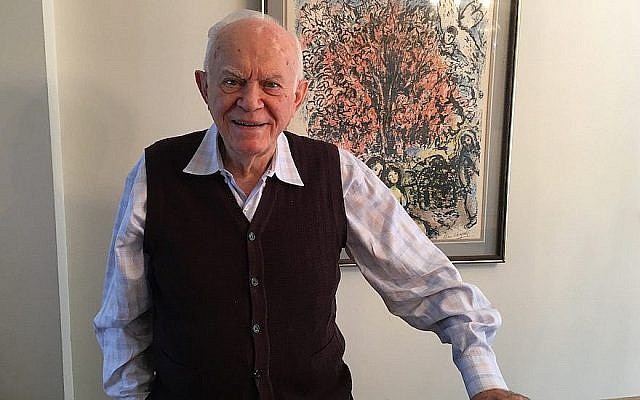 Mordechai Schachter chez lui à Teaneck, dans le New Jersey (Josefin Dolsten / JTA)