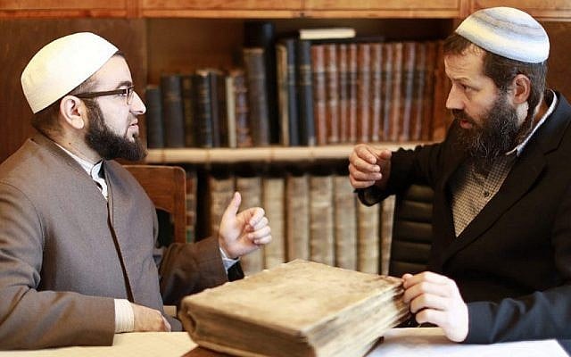 L'Imam Salahuddin Barakat, à gauche, et le rabbin Moshe David Hacohen. (Autorisation : "Amanah: le projet de confiance et de foi musulman et juif")