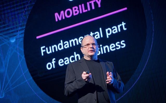 Le PDG de Check Point, Gil Shwed, prend la parole à la Conférence et exposition Cybertech Israël, à Tel Aviv le 31 janvier 2017. (Miriam Alster / Flash90) Le PDG de Check Point, Gil Shwed, prend la parole à la Conférence et exposition Cybertech Israël, à Tel Aviv le 31 janvier 2017. (Miriam Alster / Flash90)