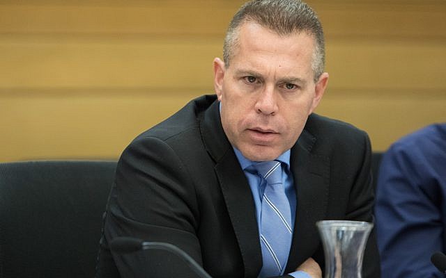 Le ministre de la Sécurité publique Gilad Erdan assiste à une réunion du comité à la Knesset, le 14 novembre 2017. (Flash90) Le ministre de la Sécurité publique Gilad Erdan assiste à une réunion du comité à la Knesset, le 14 novembre 2017. (Flash90)