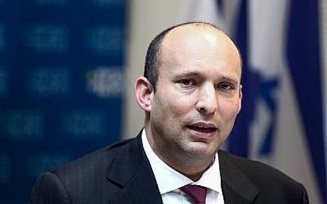 Le ministre de l'Éducation Naftali Bennett dirige une réunion de sa faction du parti Jewish Home à la Knesset le 12 mars 2018. (Miriam Alster/Flash90)