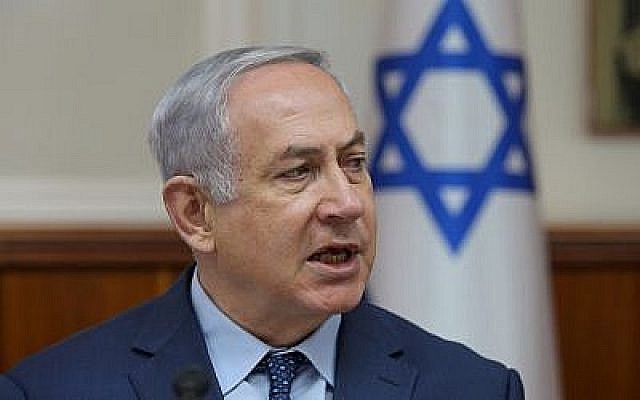 Le Premier ministre Benjamin Netanyahu dirige la réunion hebdomadaire du cabinet du Premier ministre à Jérusalem, le 15 avril 2018. (Alex Kolomoisky/Pool/Flash90)