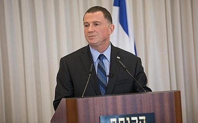 Le président de la Knesset Yuli Edelstein durant une cérémonie à l'occasion du 70e anniversaire de l'Indépendance d'Israël, le 15 avril 2018, au mont Herzl. (Crédit : Yonatan Sindel/ Flash90)