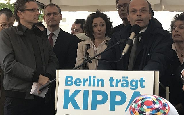 Felix Klein dans son discours à la manifestation "Berlin porte une kippah", le 25 avril 2018 (Autorisation BMI) Felix Klein dans son discours à la manifestation "Berlin porte une kippah", le 25 avril 2018 (Autorisation BMI)
