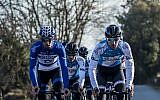 Les membres de l'académie de cyclisme israélienne qui ont reçu l'autorisation de participer au Giro d'Italie lors de la course du 4 mai 2018 en Israël (Autorisation : Noa Arnon)