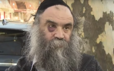 Menachem Moskowitz, 52 ans, a été agressé et étranglé en revenant des prières du Shabbat dans le quartier de Crown Heights à Brooklyn, New York, le 23 avril 2018. (Capture d'écran: YouTube)