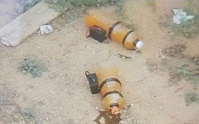Des explosifs artisanaux qui, selon l'armée, ont été placés le long de la barrière de sécurité de Gaza par trois infiltrés palestiniens le 8 avril 2018. (Armée israélienne)